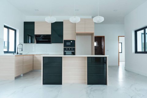 Villa in Hua Hin, Thailand 4 bedrooms № 124419 - photo 8