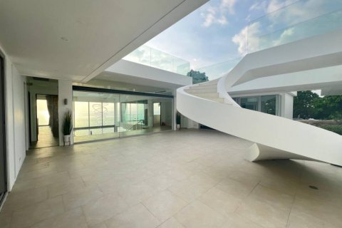 Вилла в Кароне, Таиланд с 8 спальнями  № 126690 - фото 9