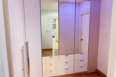 Condo in Bangkok, Thailand, 2 bedrooms  № 132392 - photo 7