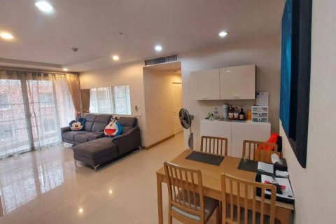Condo in Bangkok, Thailand, 2 bedrooms  № 132392 - photo 1