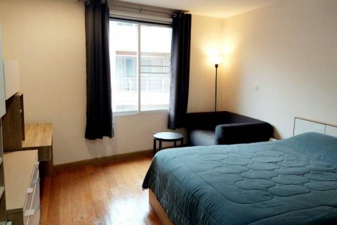 Condo in Bangkok, Thailand, 2 bedrooms  № 132392 - photo 4