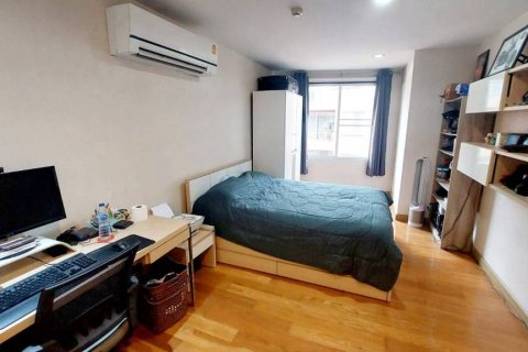 Condo in Bangkok, Thailand, 2 bedrooms  № 132392 - photo 10