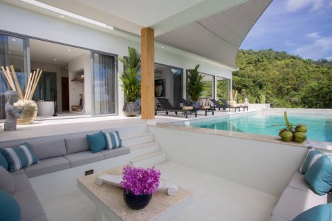 Villa in Ko Samui, Thailand 8 bedrooms № 132391 - photo 1