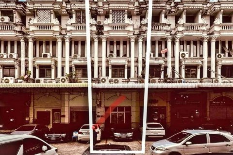 Shop in Khlong Toei, Bangkok, Thailand 290 sq.m. № 124870 - photo 1