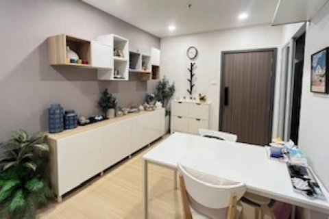 Кондоминиум с 2 спальнями в Бангкапи, Бангкок, Таиланд № 132446 - фото 2