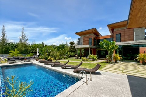 Villa in Hua Hin, Thailand 5 bedrooms № 132443 - photo 2