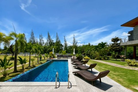 Villa in Hua Hin, Thailand 5 bedrooms № 132443 - photo 3