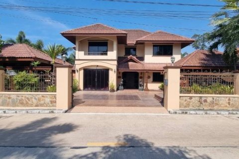 Дом в Саттахипе, Таиланд с 4 спальнями  № 86846 - фото 1