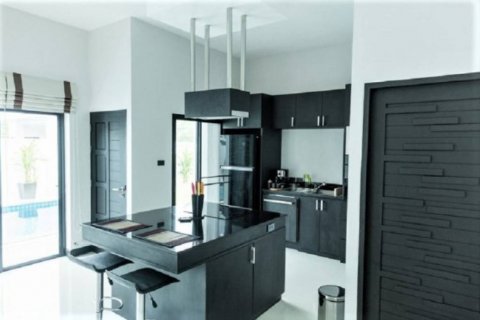 Villa in Pran Buri, Thailand 3 bedrooms № 125792 - photo 4
