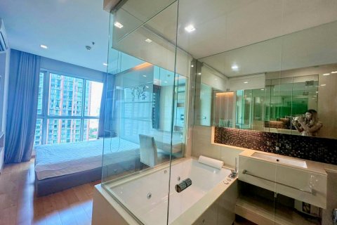 Condo in Ratchathewi, Bangkok, Thailand, 1 bedroom  № 124052 - photo 9