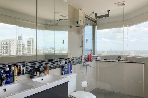 Condo in Khlong Toei, Bangkok, Thailand, 3 bedrooms  № 124048 - photo 7