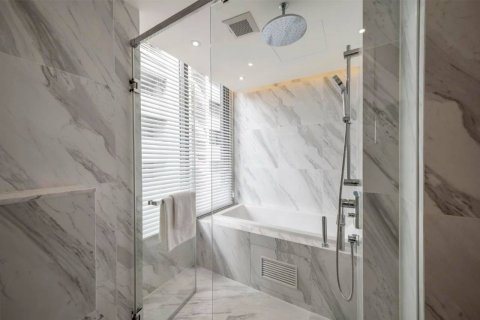 Condo in Watthana, Bangkok, Thailand, 2 bedrooms  № 124053 - photo 5