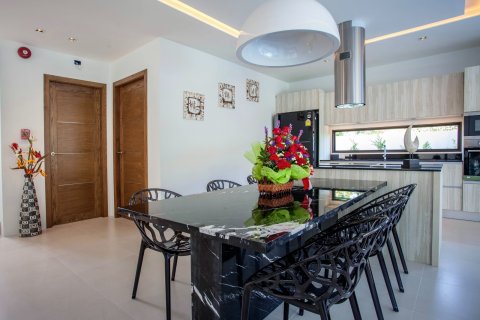 Villa in Phuket, Thailand 3 bedrooms № 132281 - photo 5