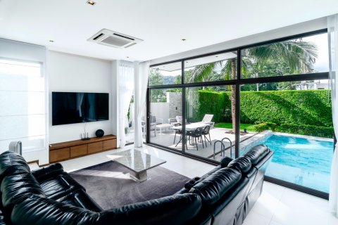 Villa in Phuket, Thailand 3 bedrooms № 132281 - photo 25