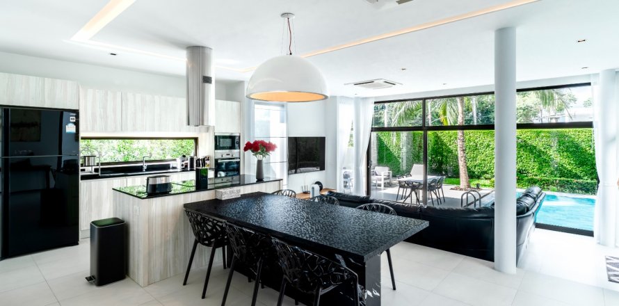 Villa in Phuket, Thailand 3 bedrooms № 132281