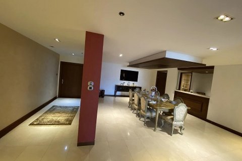 Condo à Bangkok, Thaïlande, 3 chambres № 142966 - photo 4