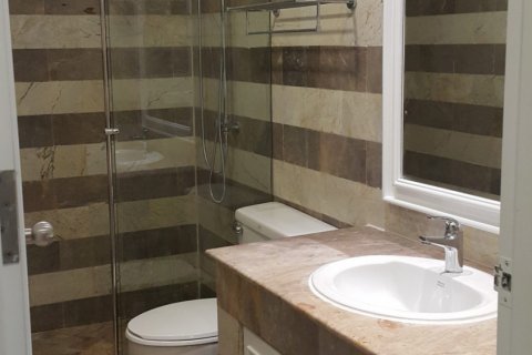 Кондоминиум с 2 спальнями в Бангкоке, Таиланд № 142968 - фото 12