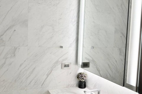 Condo in Bangkok, Thailand, 2 bedrooms  № 142967 - photo 10