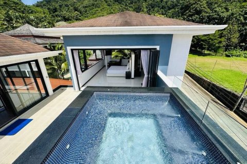 House in Kathu, Thailand 6 bedrooms № 85570 - photo 1