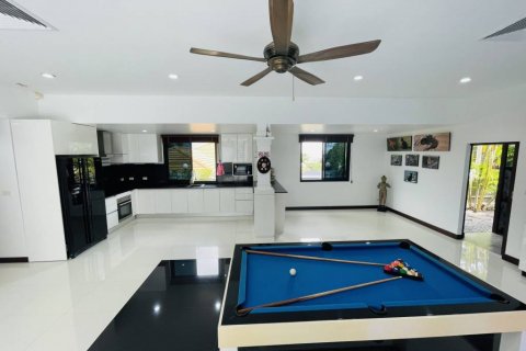 House in Kathu, Thailand 6 bedrooms № 85570 - photo 8