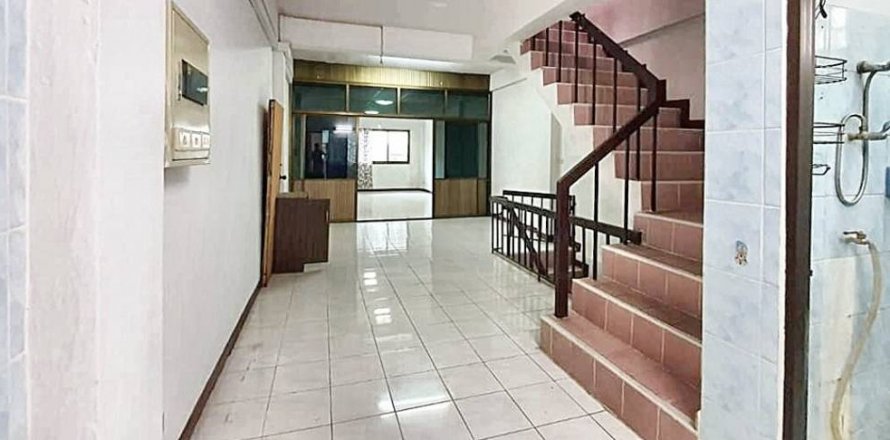 Propriété commerciale à Bang Na, Bangkok, Thaïlande 300 m2 № 86662