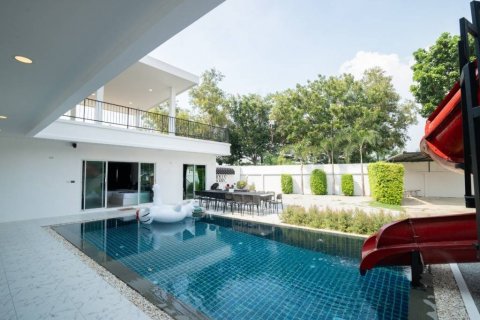 Villa in Pattaya, Thailand 6 bedrooms № 86663 - photo 4