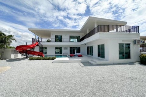 Villa in Pattaya, Thailand 6 bedrooms № 86663 - photo 3