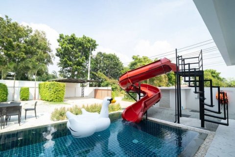 Villa in Pattaya, Thailand 6 bedrooms № 86663 - photo 5