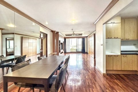 Condo in Bangkok, Thailand, 2 bedrooms  № 132980 - photo 5