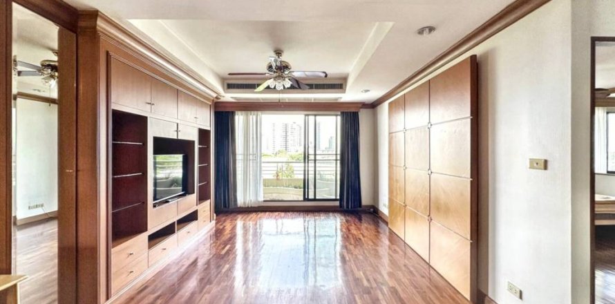 Condo in Bangkok, Thailand, 2 bedrooms  № 132980
