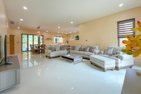 Дом в Паттайе, Таиланд с 4 спальнями  № 132974 - фото 2