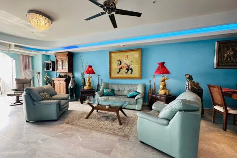 Condo in Pattaya, Thailand, 2 bedrooms  № 123077 - photo 1