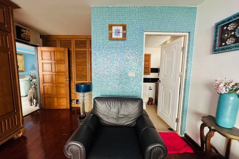 Condo in Pattaya, Thailand, 2 bedrooms  № 123077 - photo 14