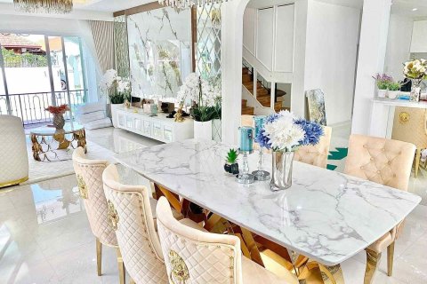 Вилла в Паттайе, Таиланд с 5 спальнями  № 142888