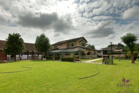 House in Chiang Mai, Thailand 6 bedrooms № 119906 - photo 1