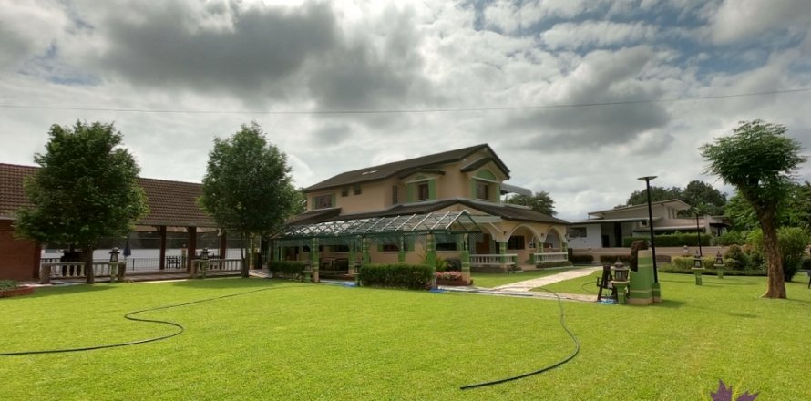 House in Chiang Mai, Thailand 6 bedrooms № 119906