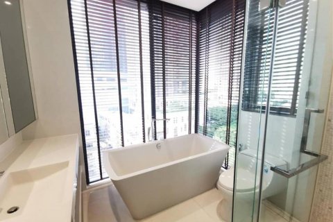 Кондоминиум с 2 спальнями в Ваттхане, Бангкок, Таиланд № 123653 - фото 2