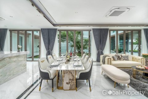 House in Pattaya, Thailand 6 bedrooms № 132348 - photo 8