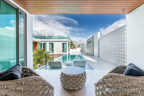 House in Pattaya, Thailand 6 bedrooms № 132348 - photo 2