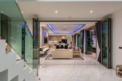 House in Pattaya, Thailand 6 bedrooms № 132348 - photo 15
