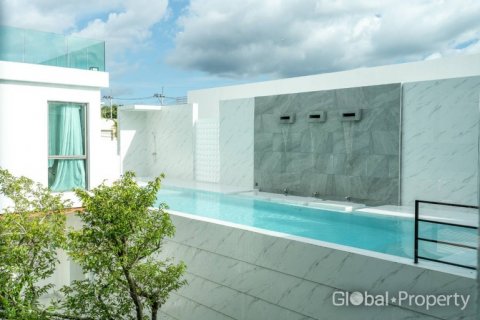 House in Pattaya, Thailand 6 bedrooms № 132348 - photo 18