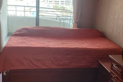 Condo in Bangkok, Thailand, 4 bedrooms № 132765 - photo 9