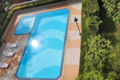 Condo in Bangkok, Thailand, 4 bedrooms № 132765 - photo 7