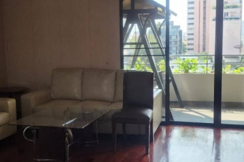 Condo in Bangkok, Thailand, 4 bedrooms № 132765 - photo 2