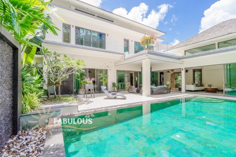 Villa in Phuket, Thailand 3 bedrooms № 124293 - photo 1