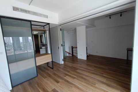 Condo in Watthana, Bangkok, Thailand, 2 bedrooms  № 132268 - photo 13