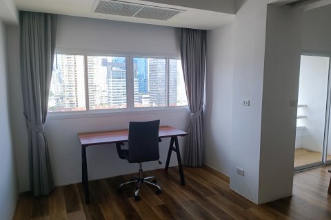 Condo in Watthana, Bangkok, Thailand, 2 bedrooms  № 132268 - photo 18