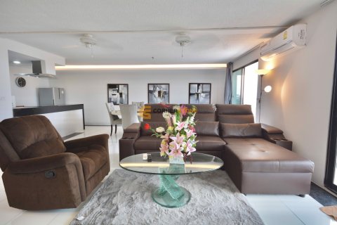 Студия в кондо на Пляж Джомтьен, Паттайя, Таиланд № 132164 - фото 1