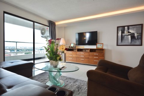 Студия в кондо на Пляж Джомтьен, Паттайя, Таиланд № 132164 - фото 2