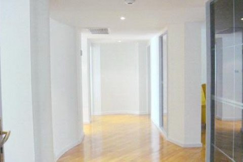 Кондоминиум с 3 спальнями в Клонг Тоэй, Бангкок, Таиланд № 132264 - фото 4